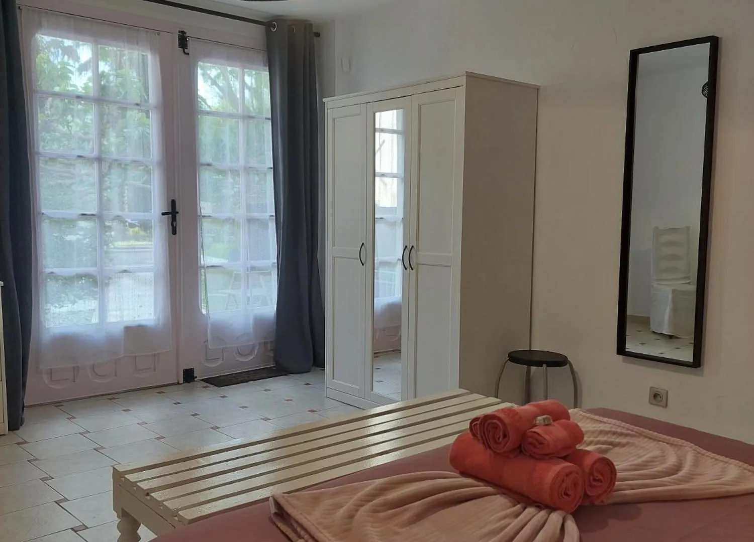 Bed and Breakfast Mas Des Cigognes Le Thor Bed & Breakfast